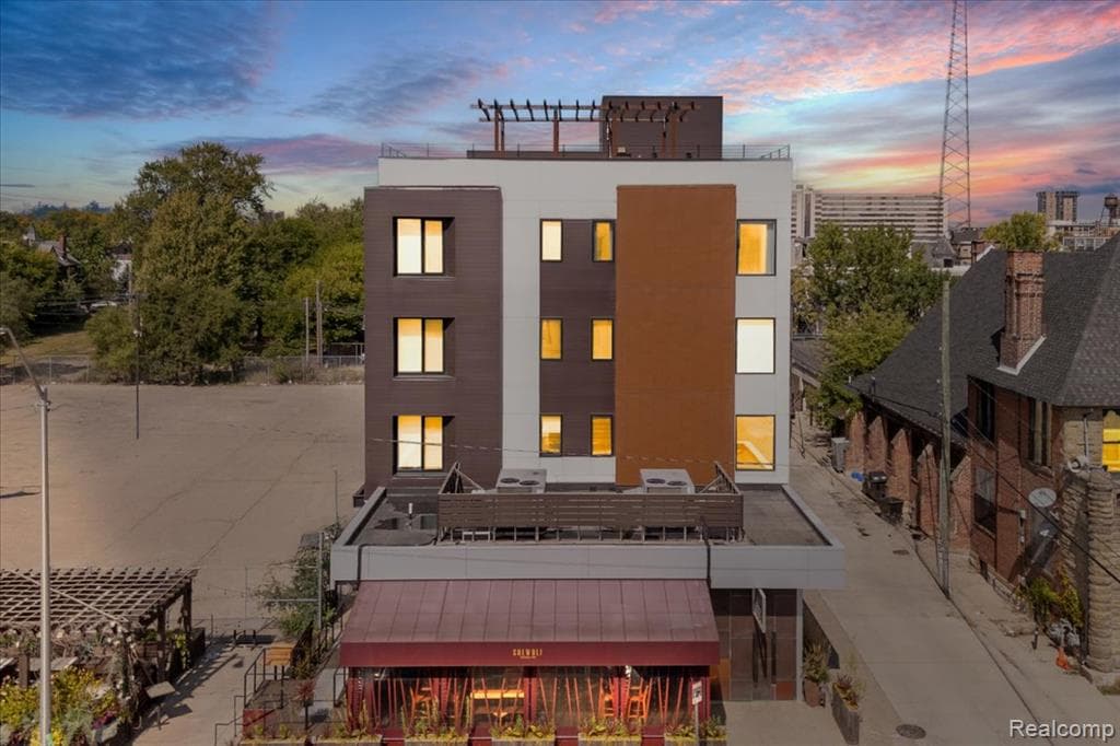 438 Selden Street 403