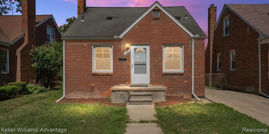 1424 Mayflower Avenue