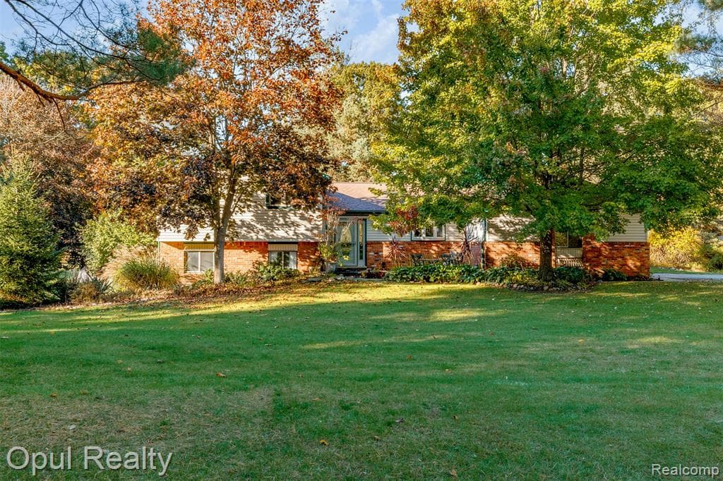 5885 Cedar Knoll Drive