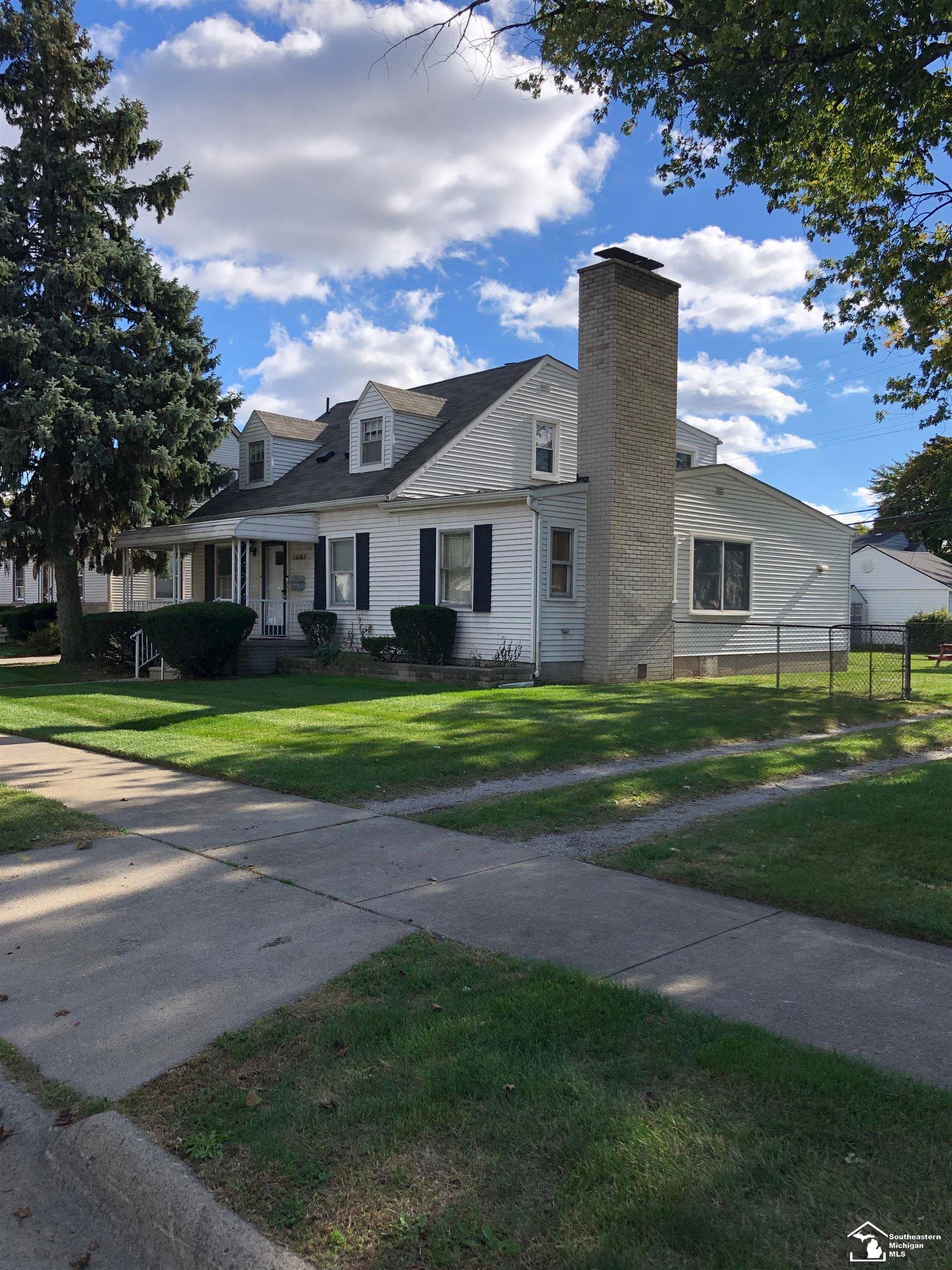 15163 University Street