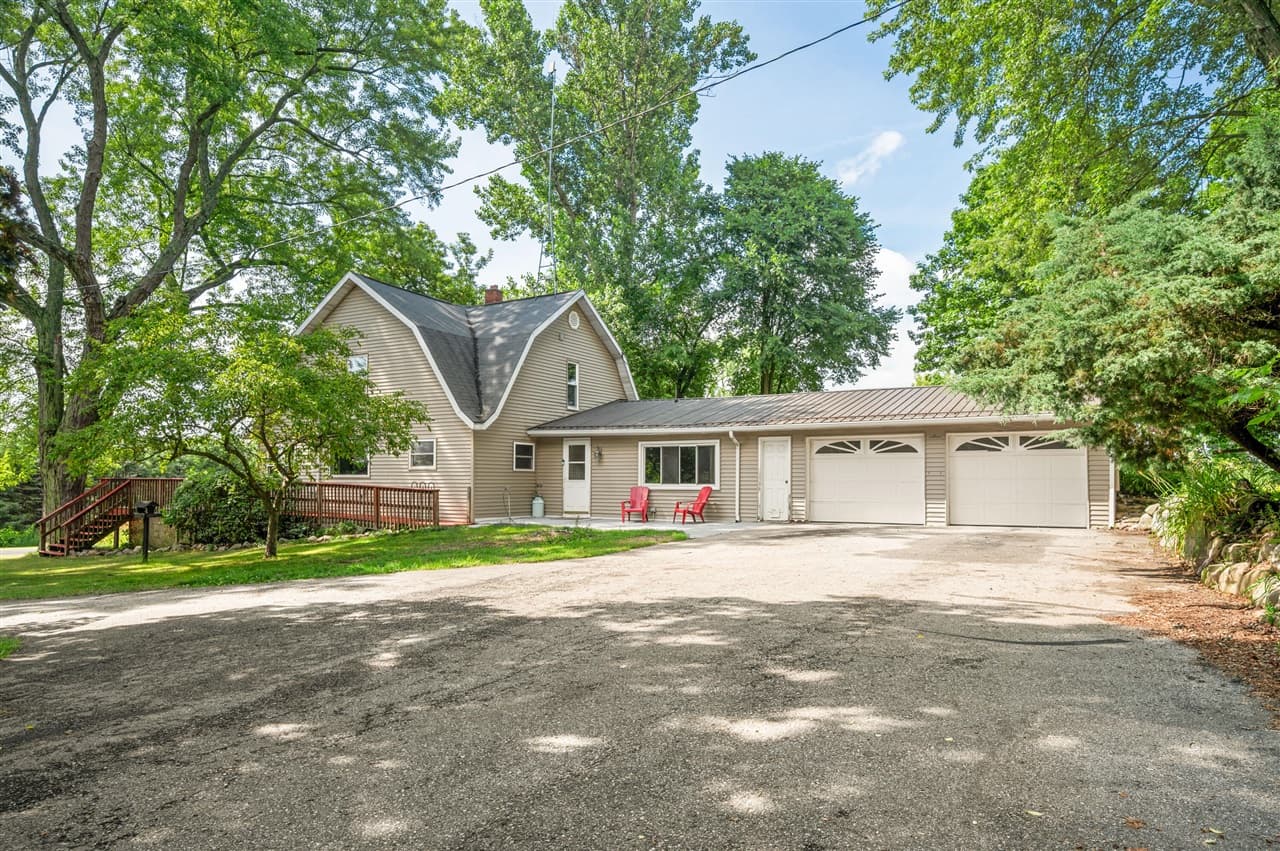 6618 N Cypress Avenue