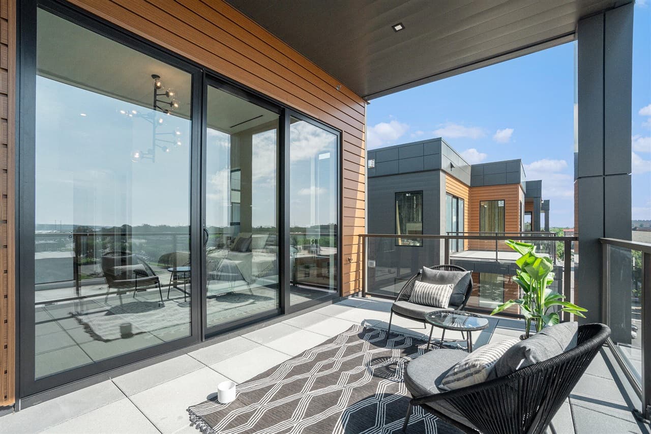 159 S River Avenue 504