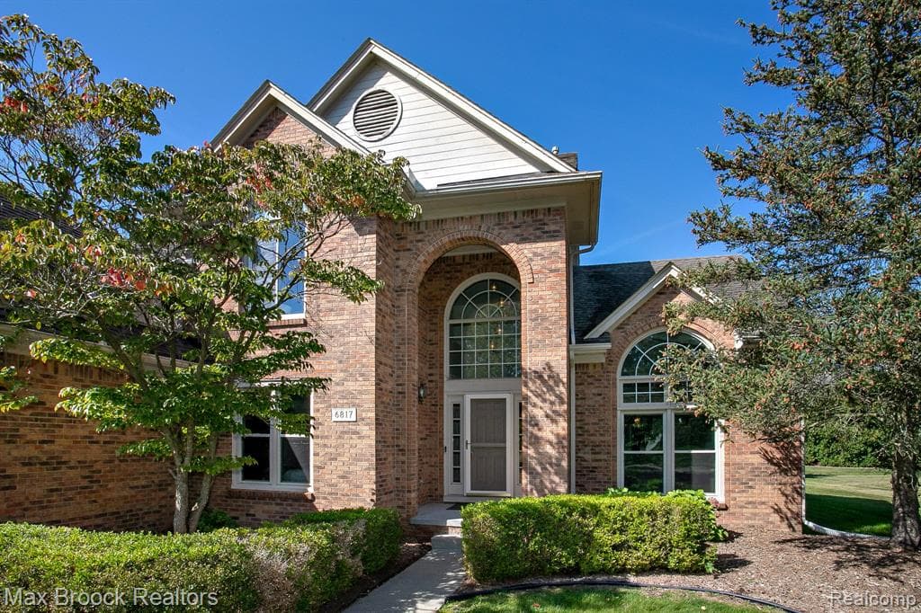 6817 Woodcrest Drive