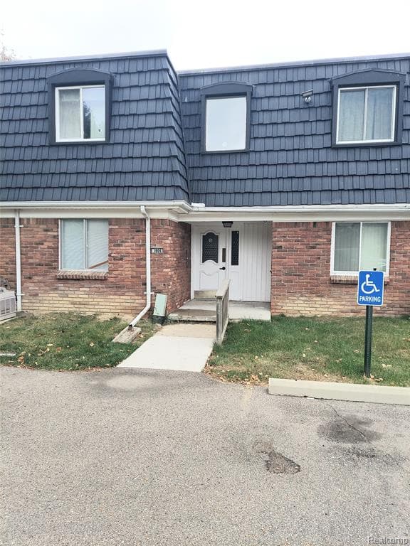 1806 Colonial Village Way 3