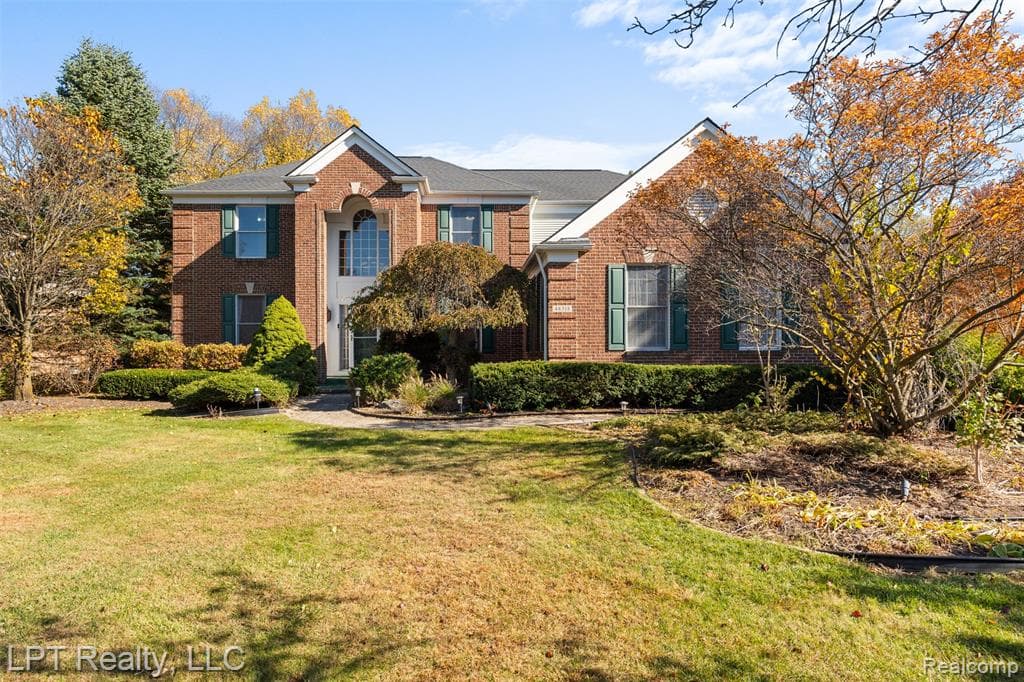 48318 Manhattan Circle