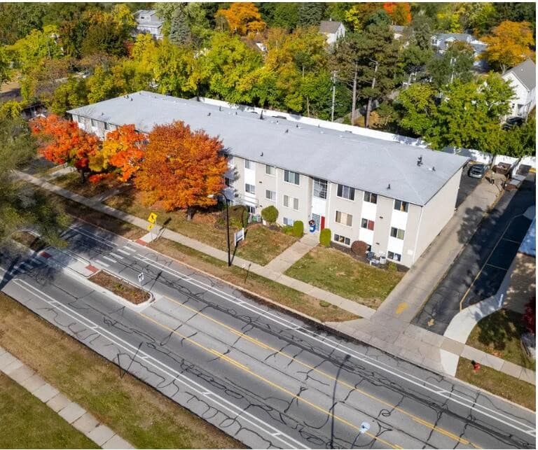 1250 W Nine Mile Road Unit: Apt1