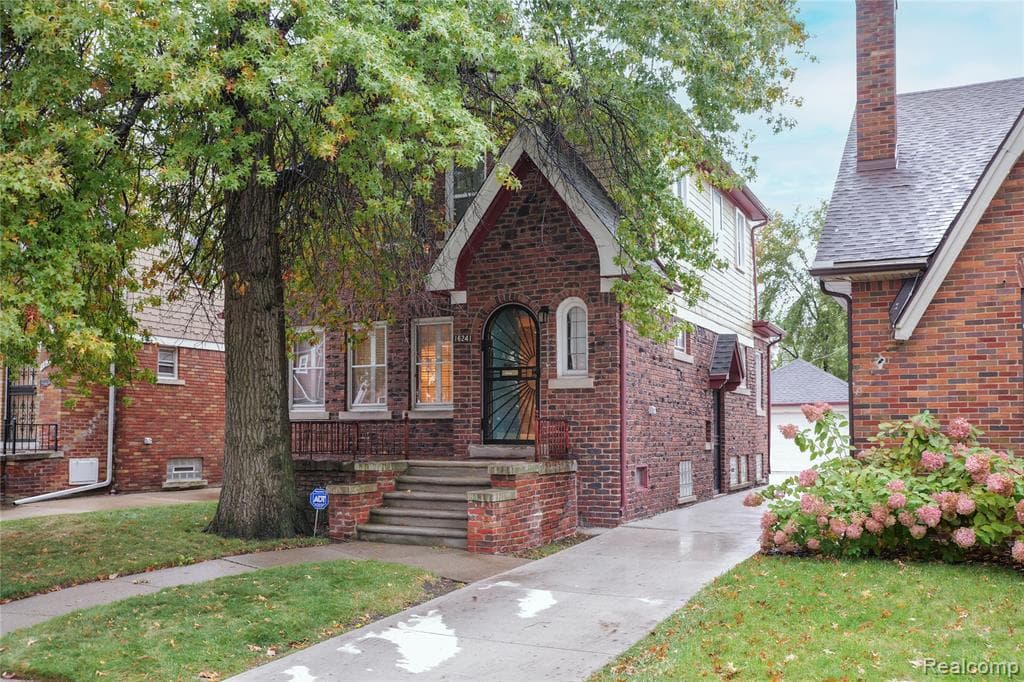 16241 Wisconsin Street