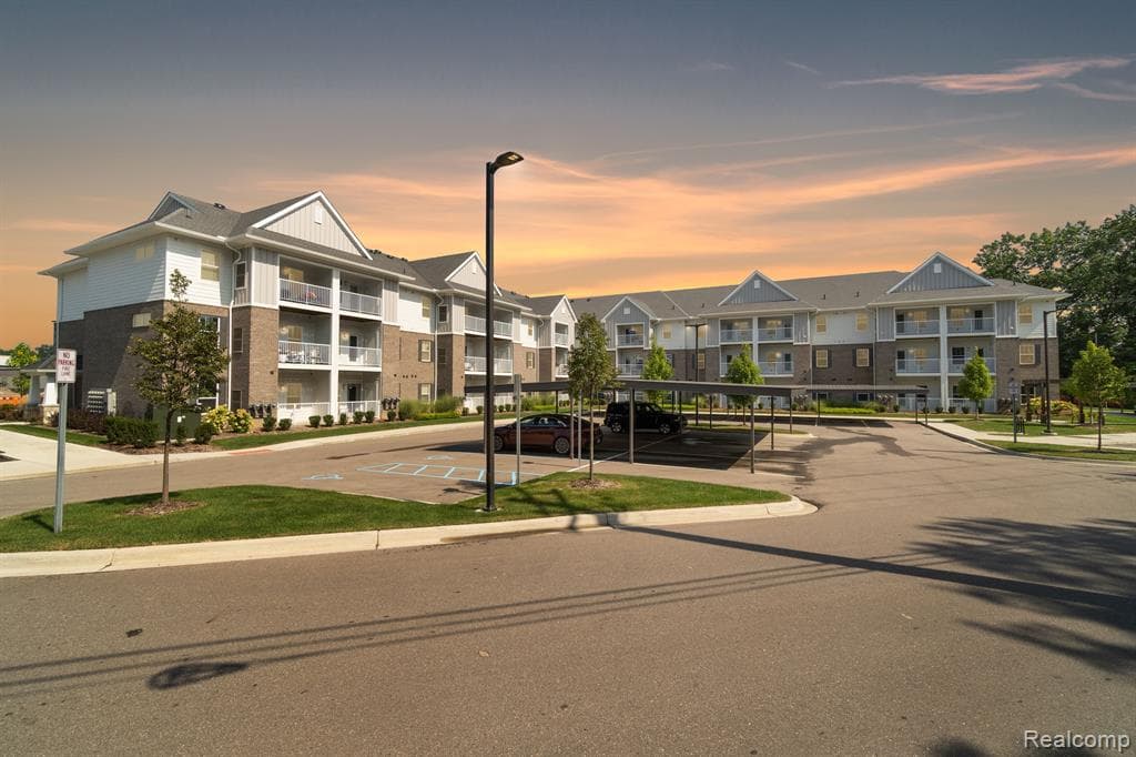 1957 S TELEGRAPH Road 301