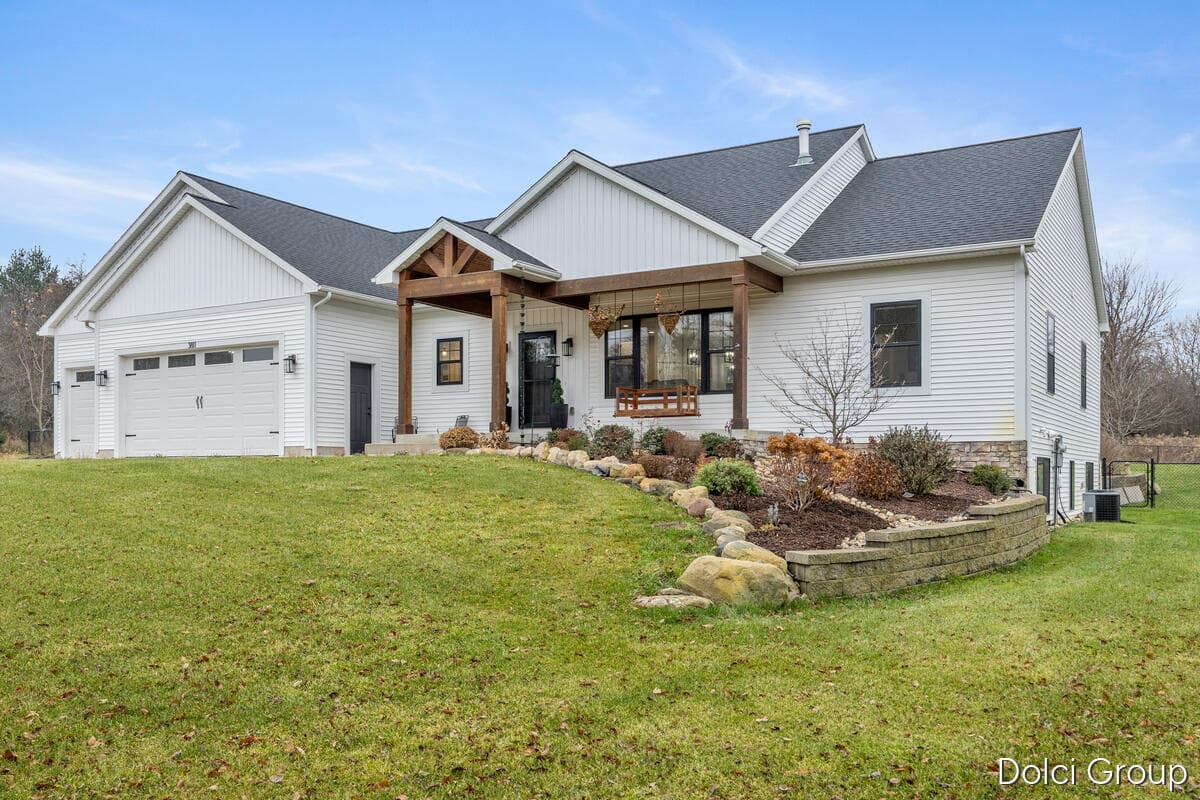 3811 Peach Ridge Avenue