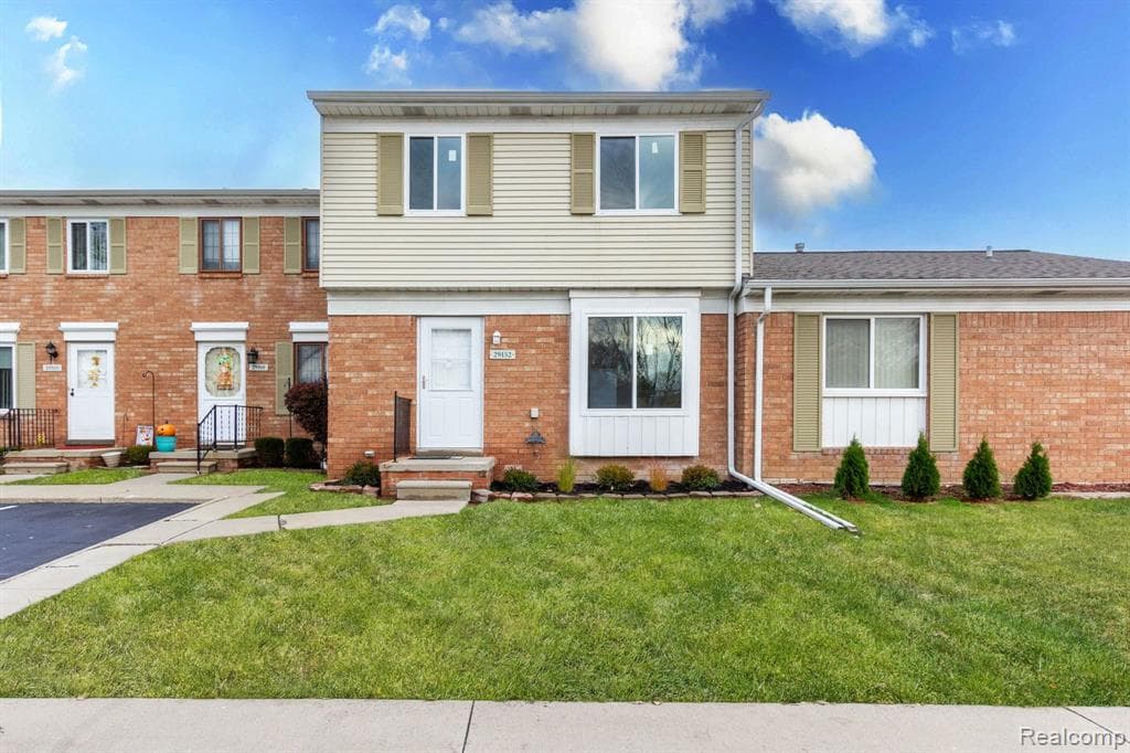 29152 W Brittany Court