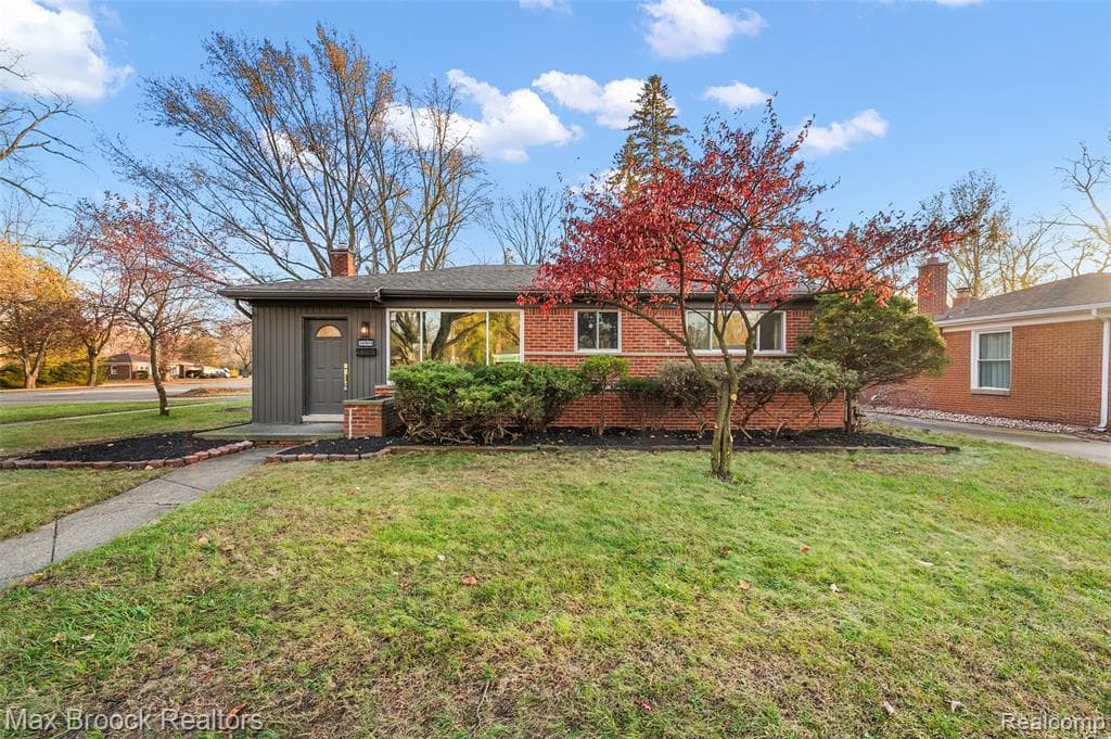 34909 W Chicago Street