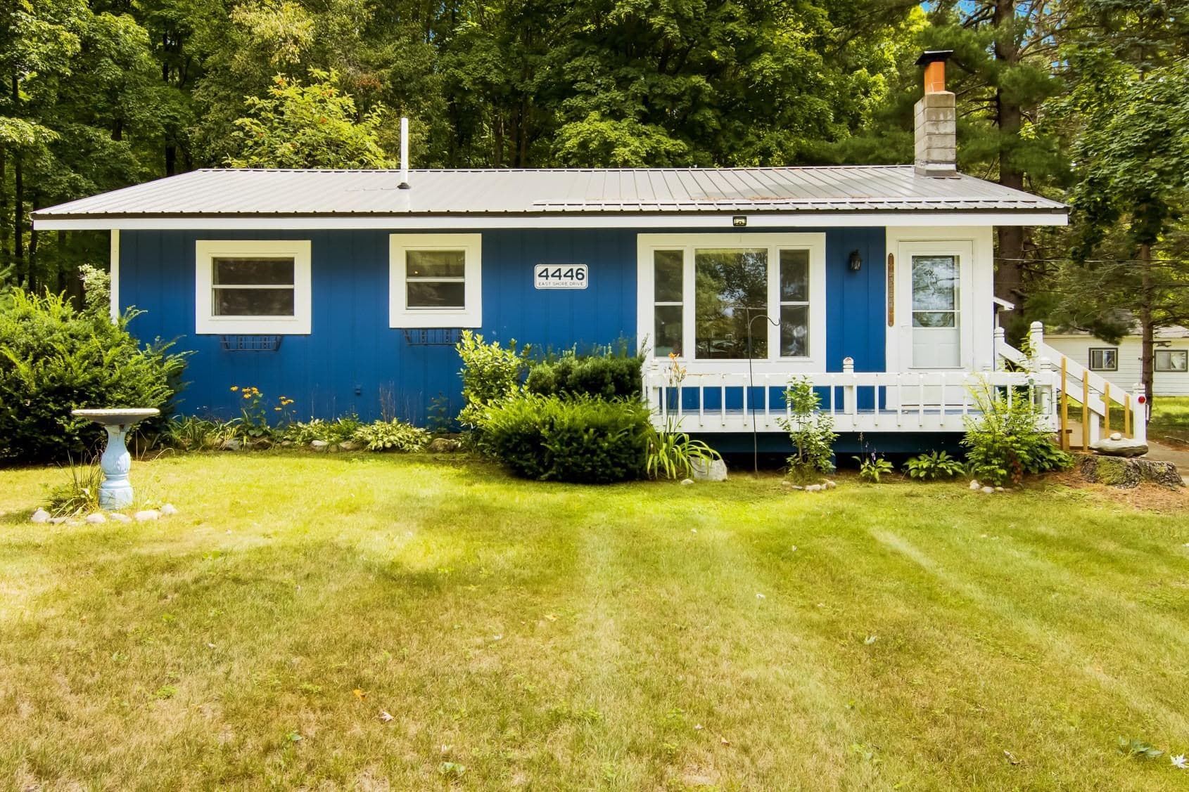 4446 E Shore Drive NE