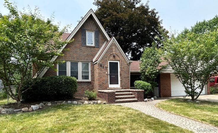 817 N DORCHESTER Avenue