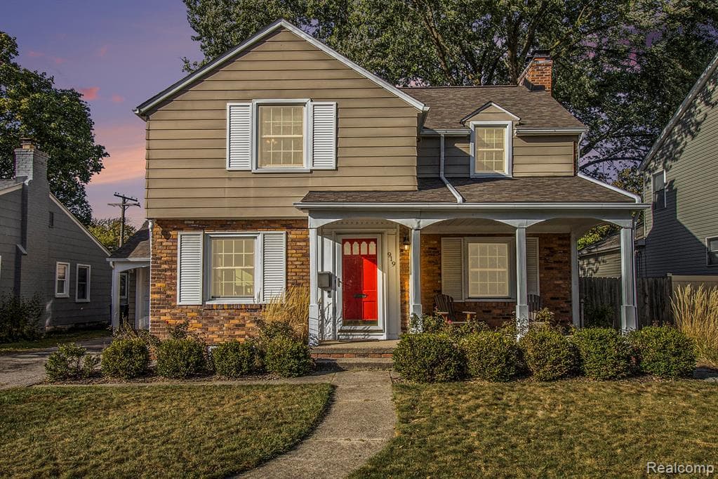 919 E Lincoln Avenue