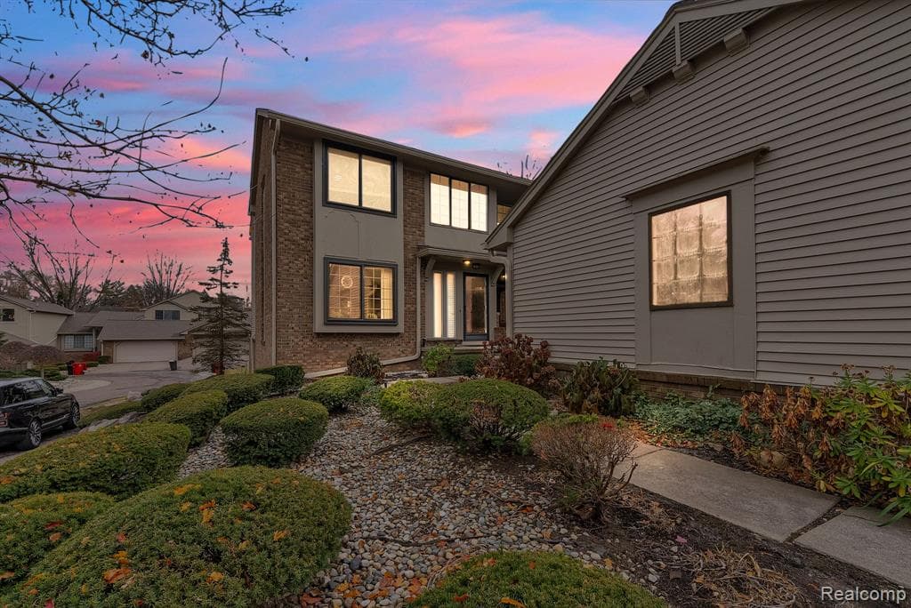 7258 Creeks Bend Court