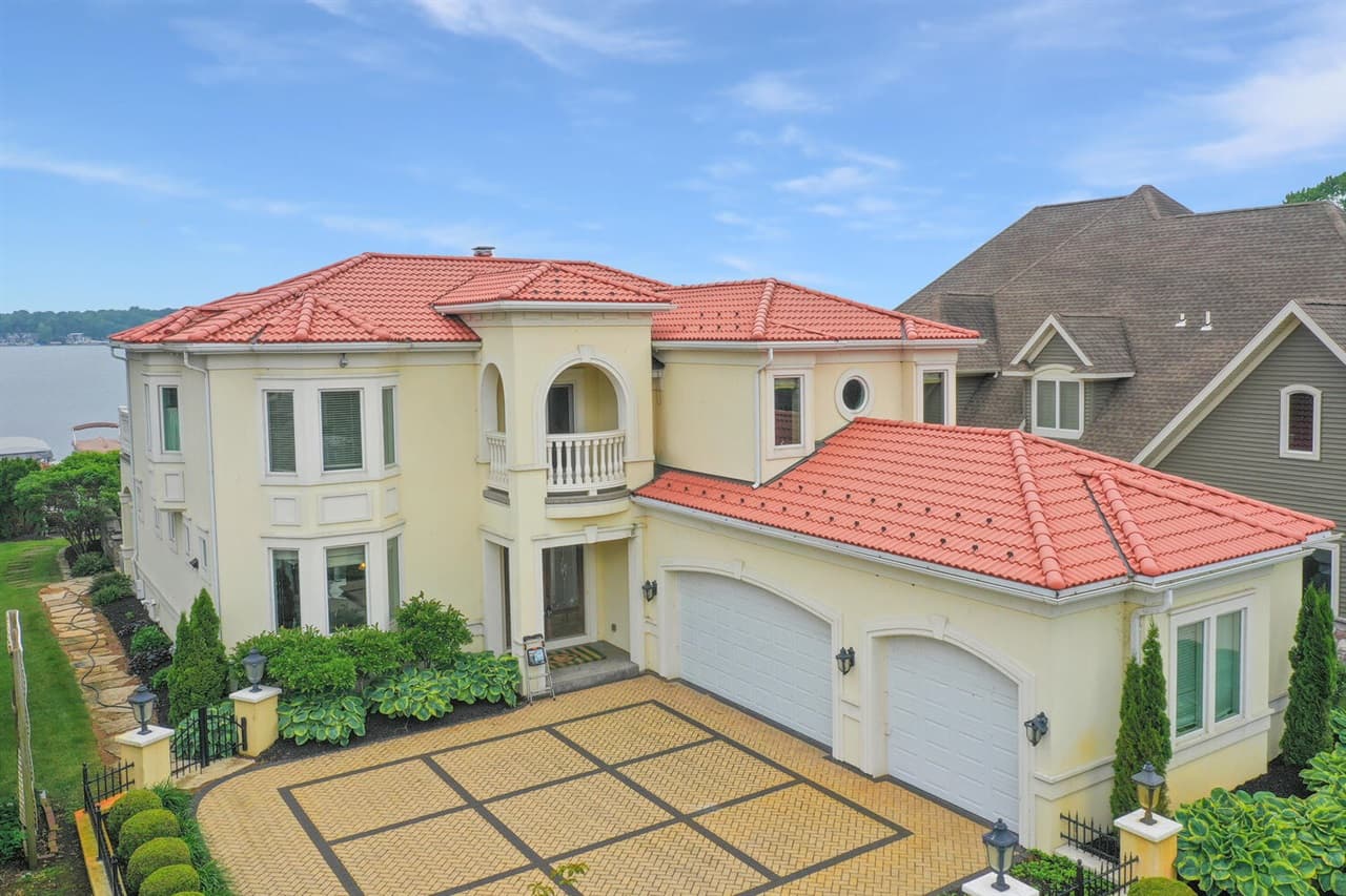 68283 Park Shore Drive