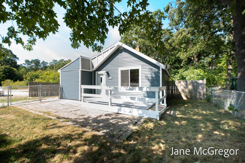 1312 E Broadway Avenue