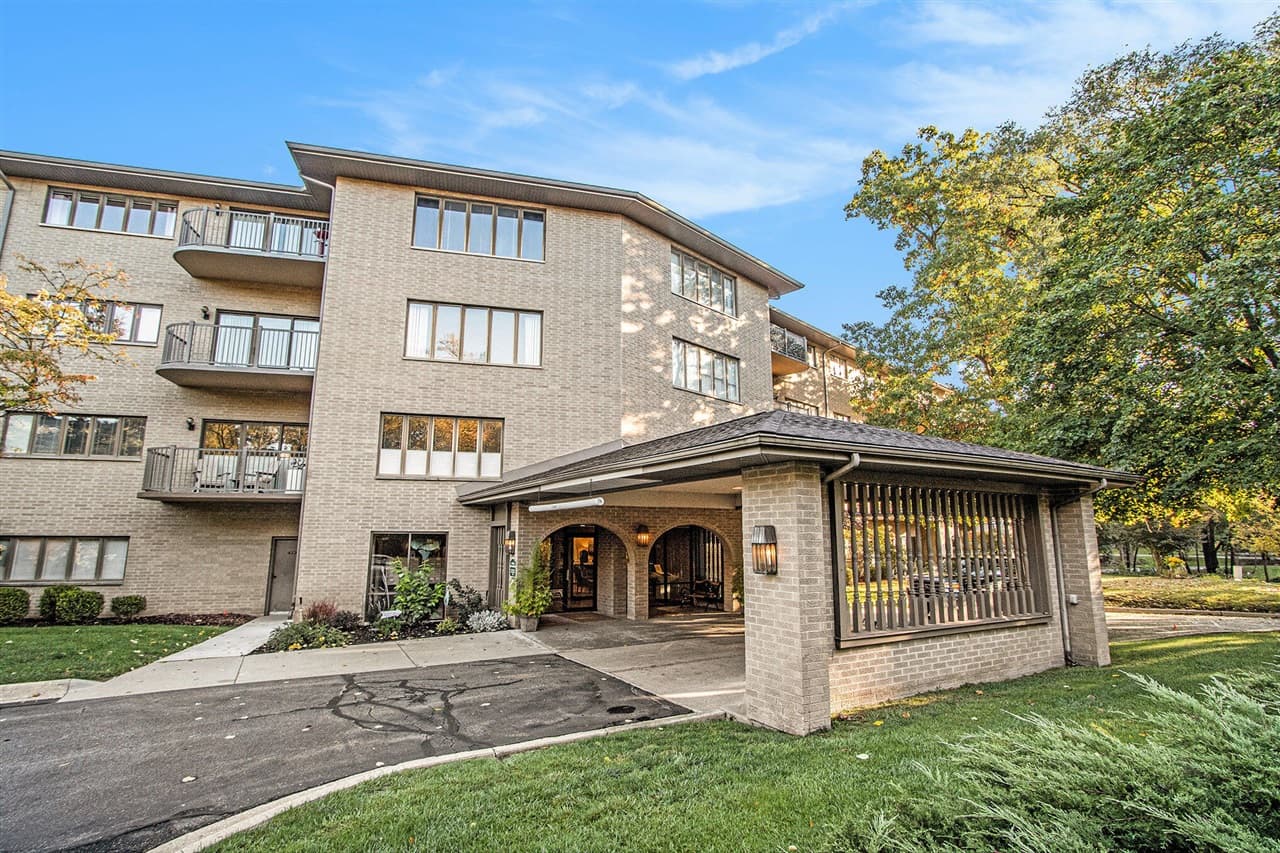 4040 Greenleaf Circle 207