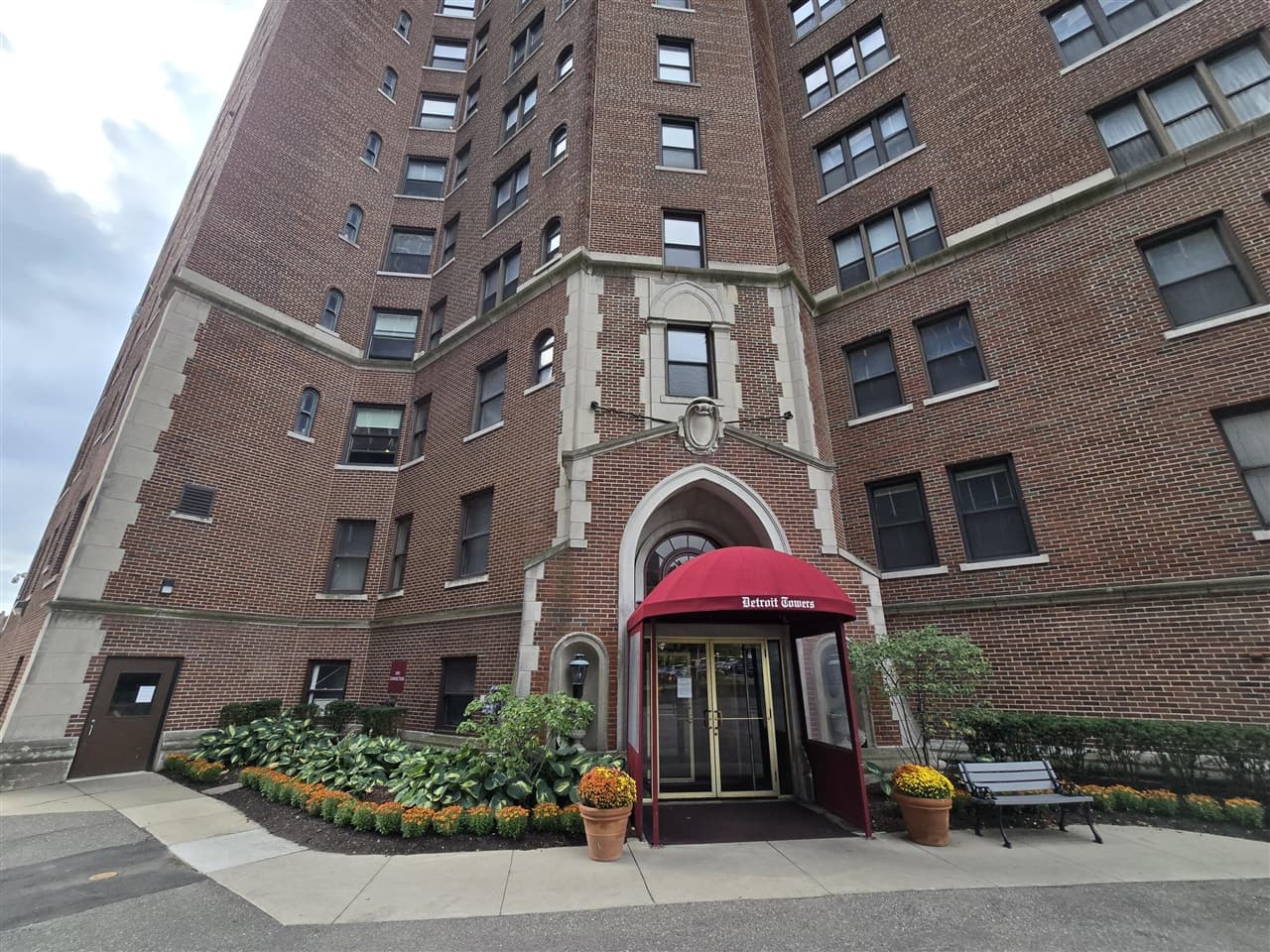 8162 E East Jefferson Ave 16B Avenue