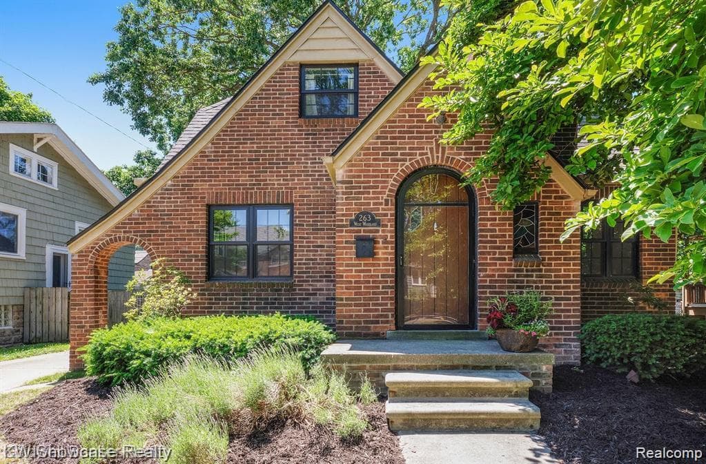 263 W Woodland Street