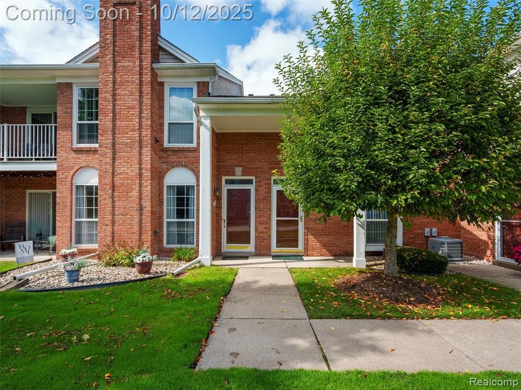 52219 Heatherstone Avenue