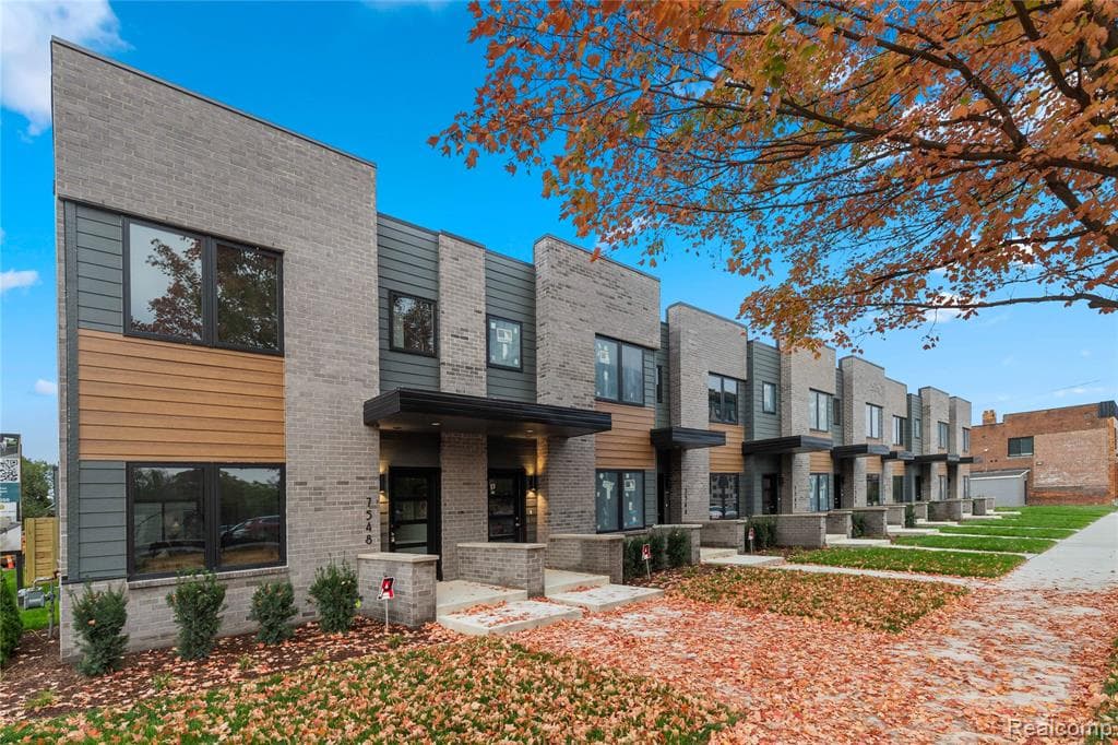 7542 Churchill St C21