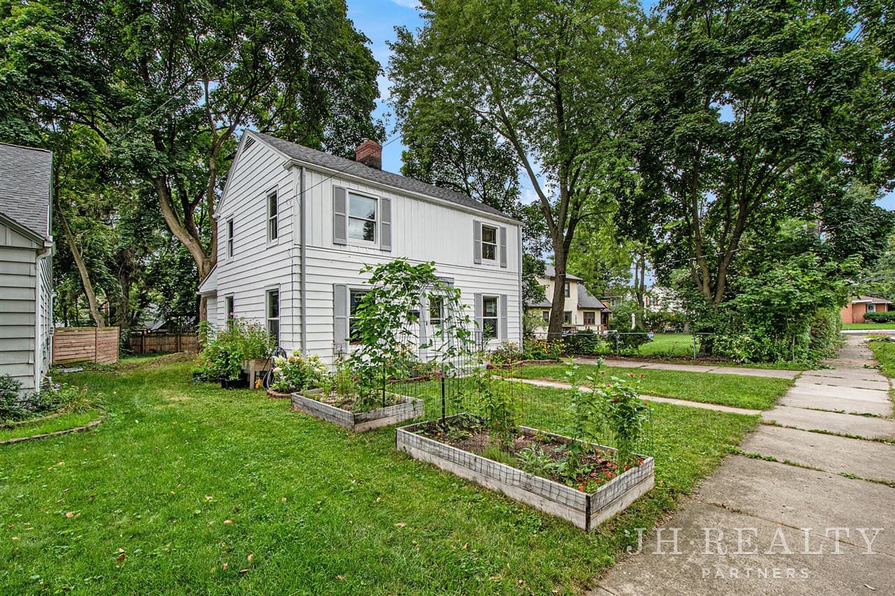 1613 Margaret Avenue