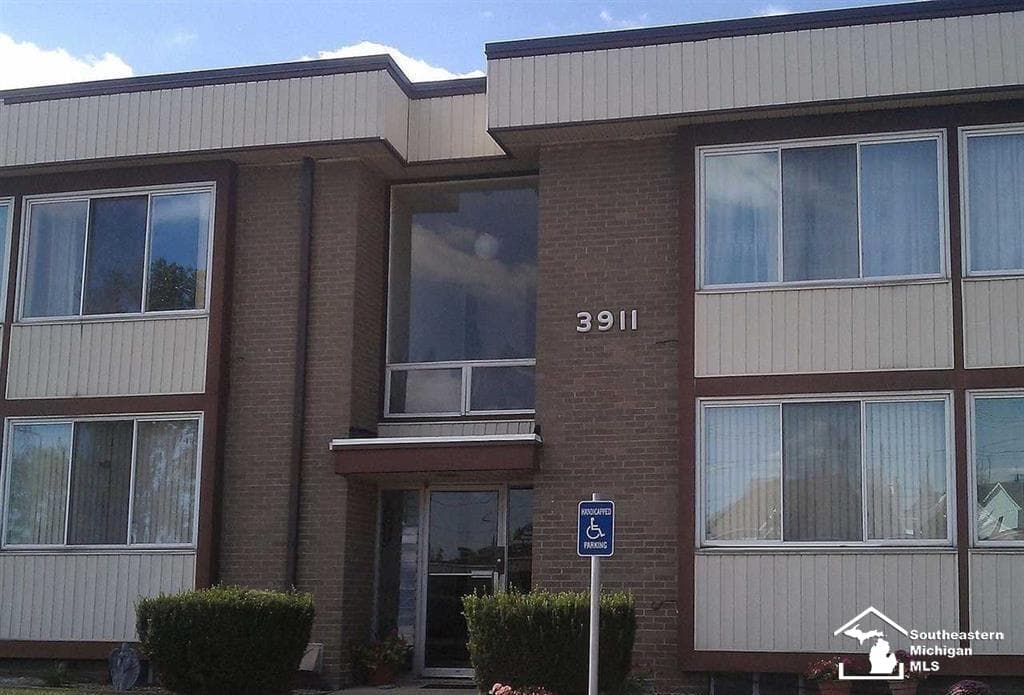 3911 Fort Street 218A