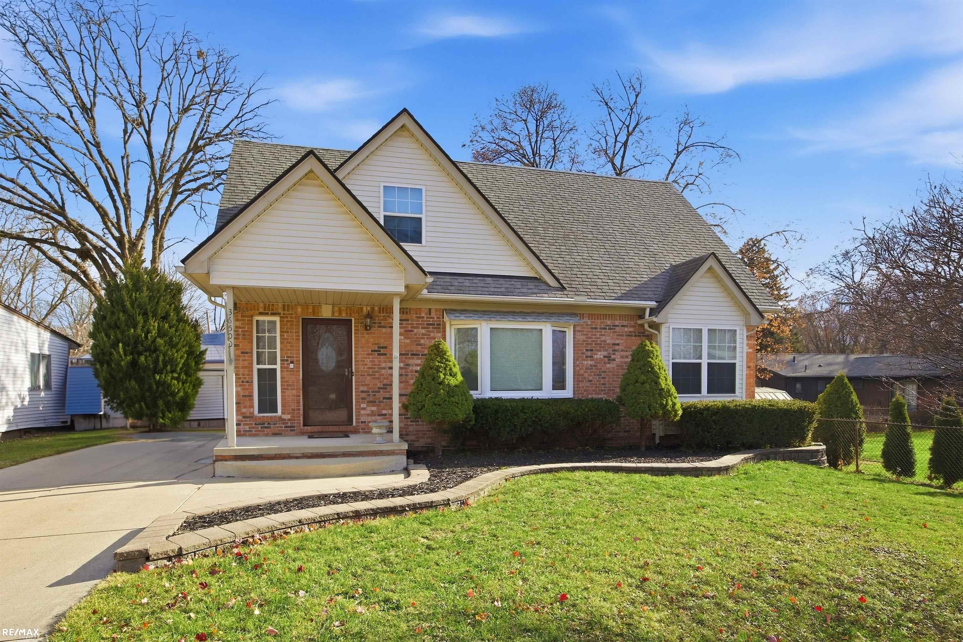 36500 Mapleridge Street