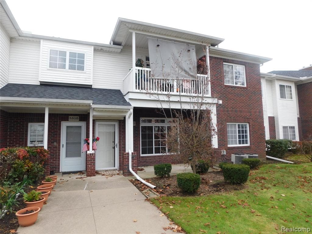 5589 Twin Oaks Drive