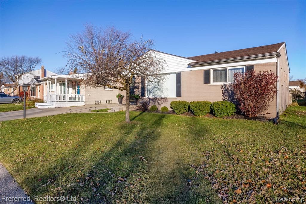 8516 N Hubbard Street