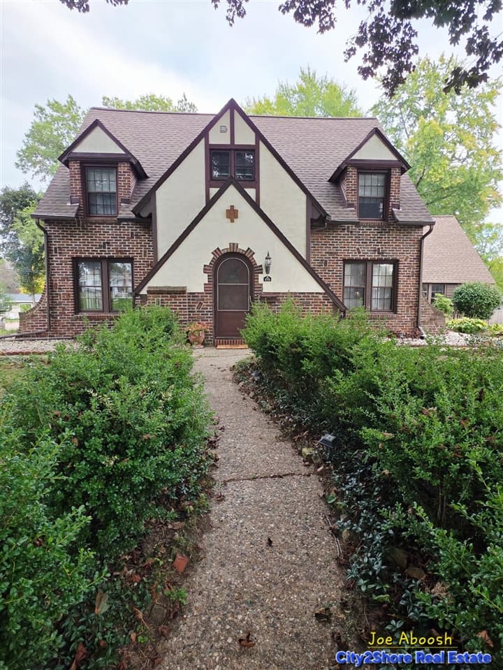 175 South Ridgeway Drive