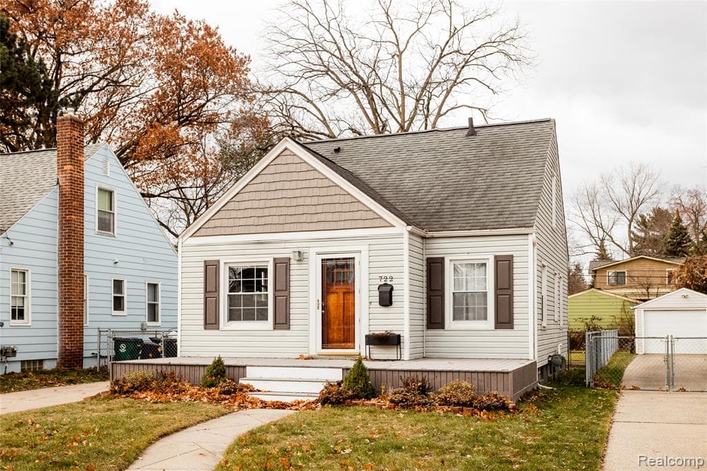 722 S Rembrandt Avenue