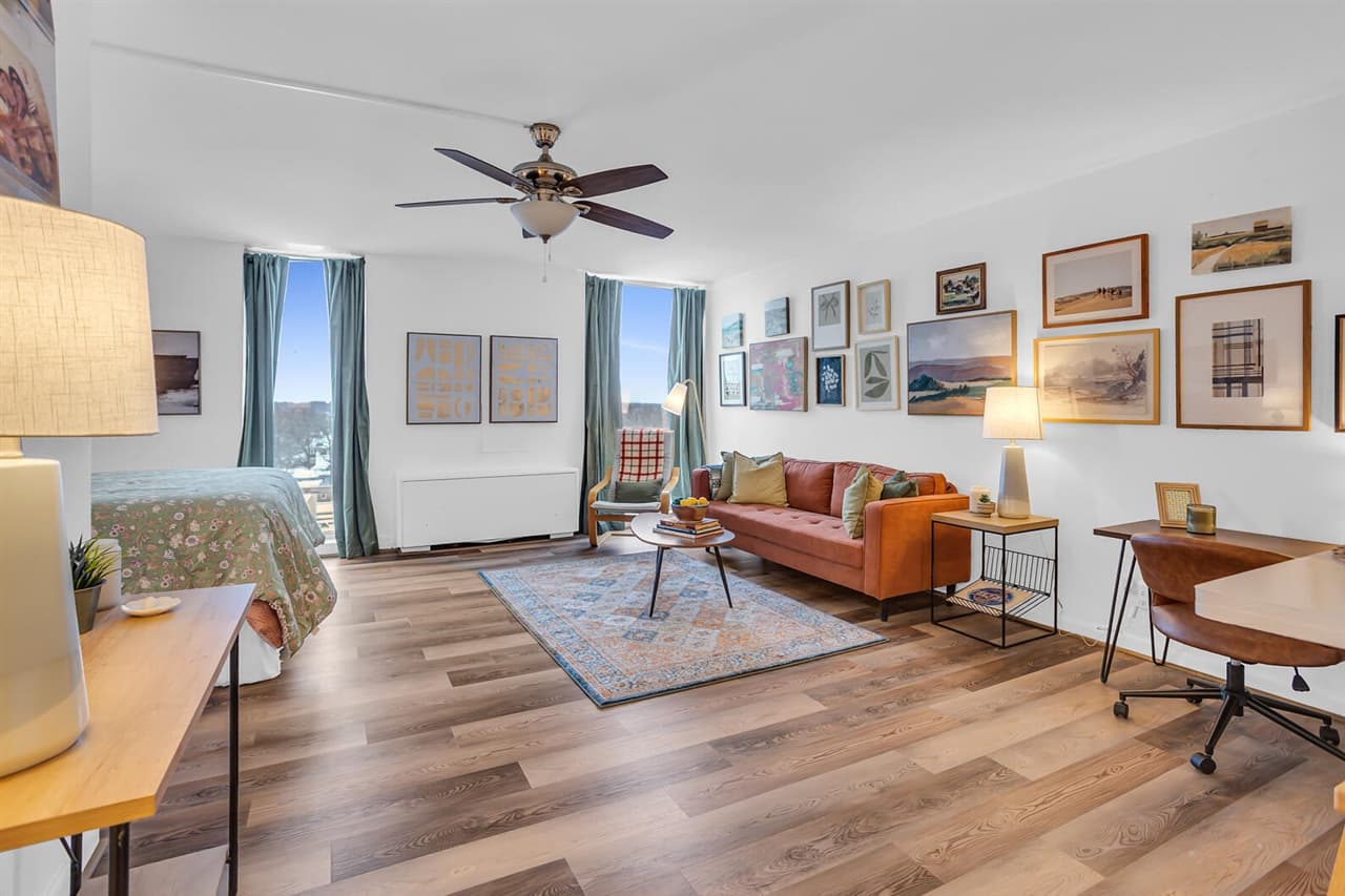 715 W Michigan Avenue 807