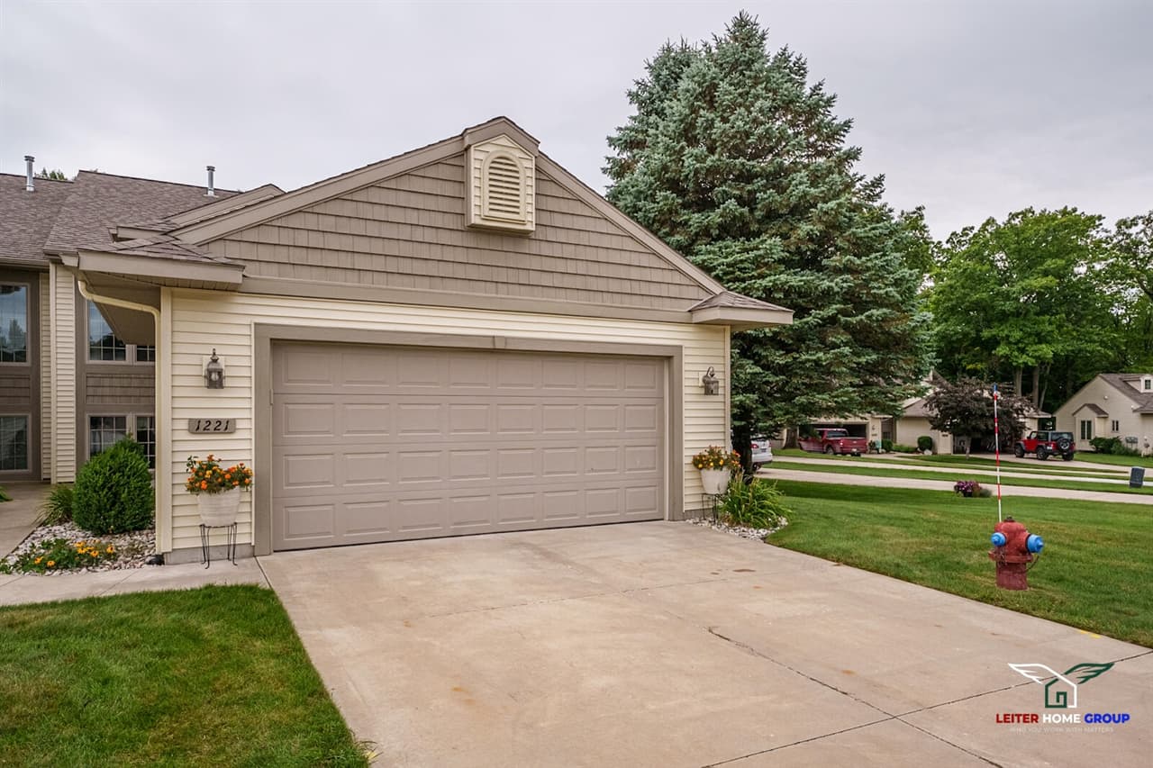 1221 S Timberview Drive #10