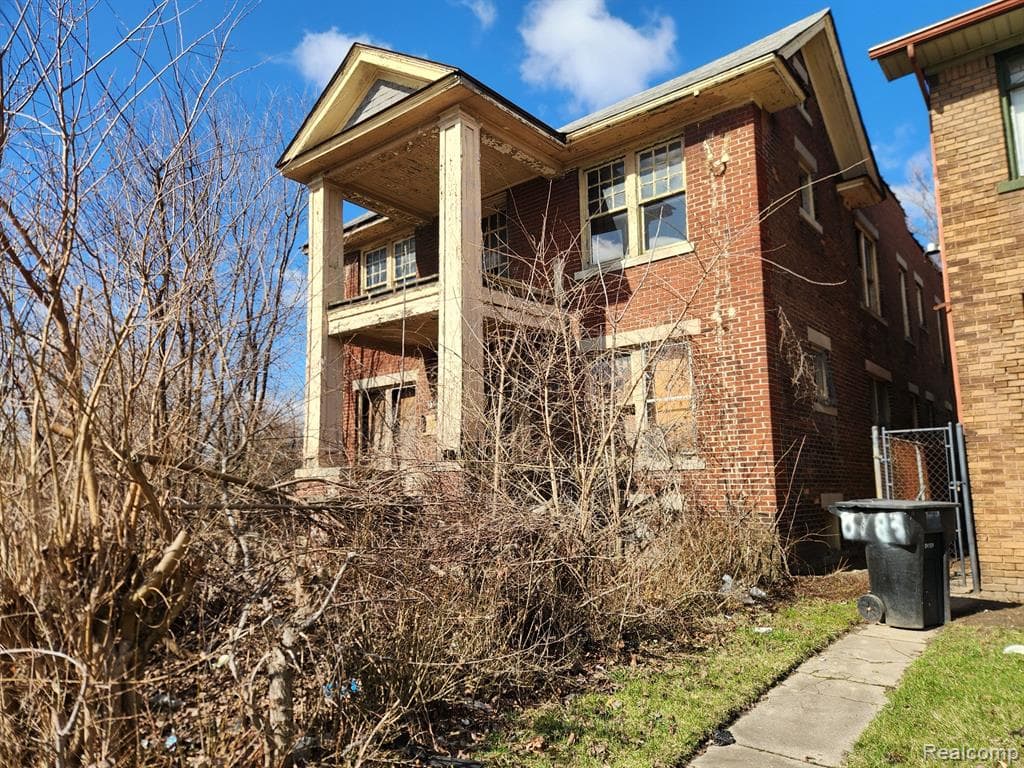 8773 PETOSKEY Avenue