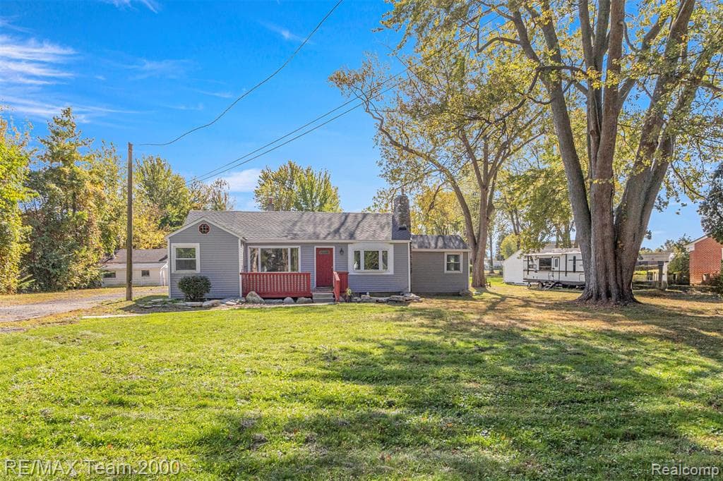 23608 Glenwood Street