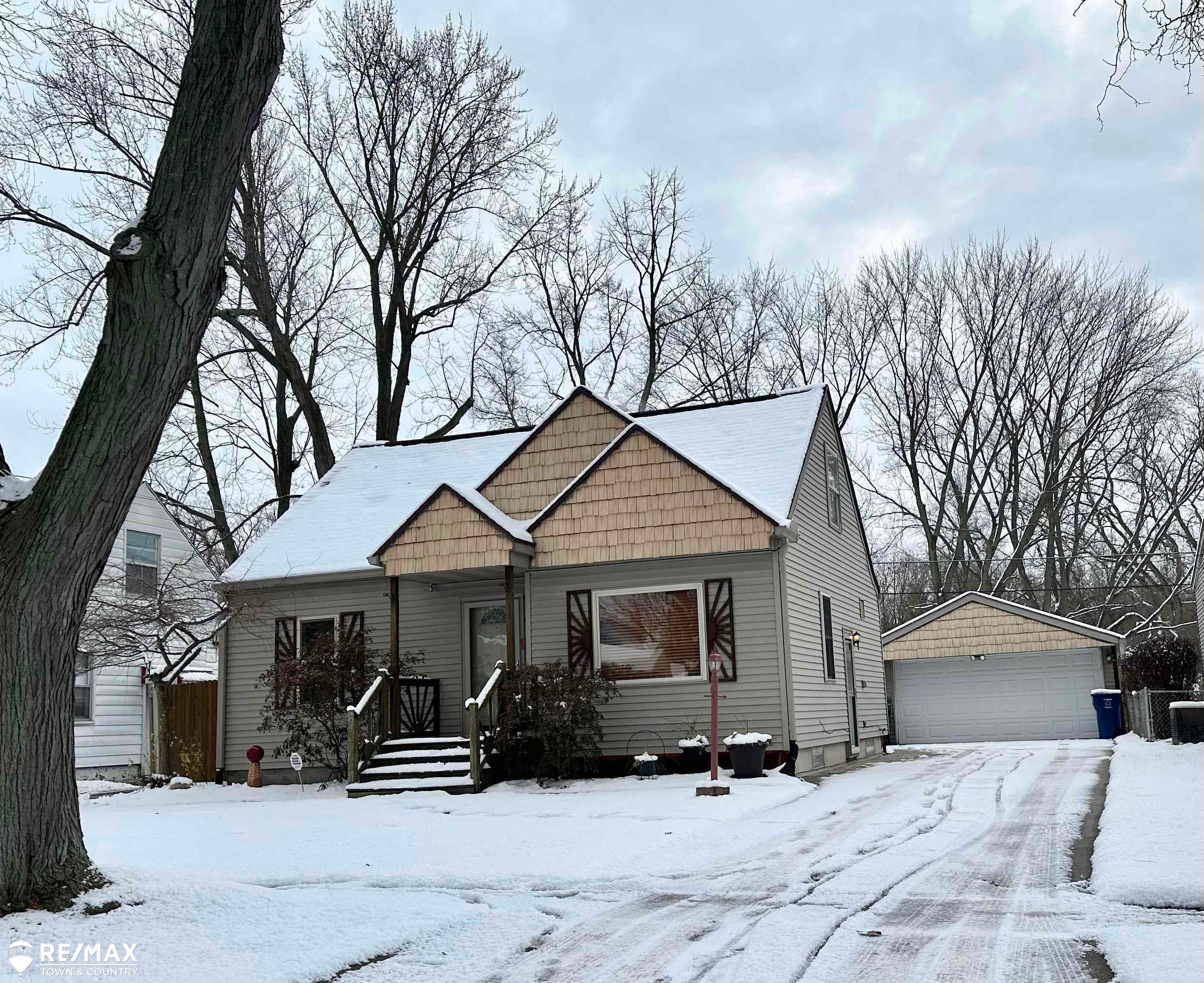 1809 Crestbrook Lane