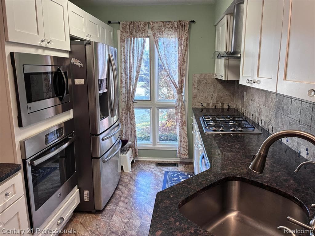 1082 Greenhills Drive