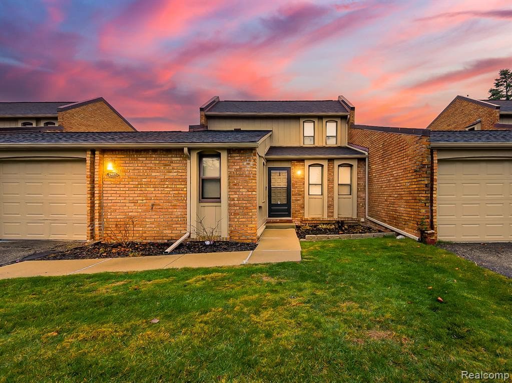 2957 MOON LAKE DR Drive