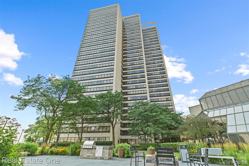 300 Riverfront 24D