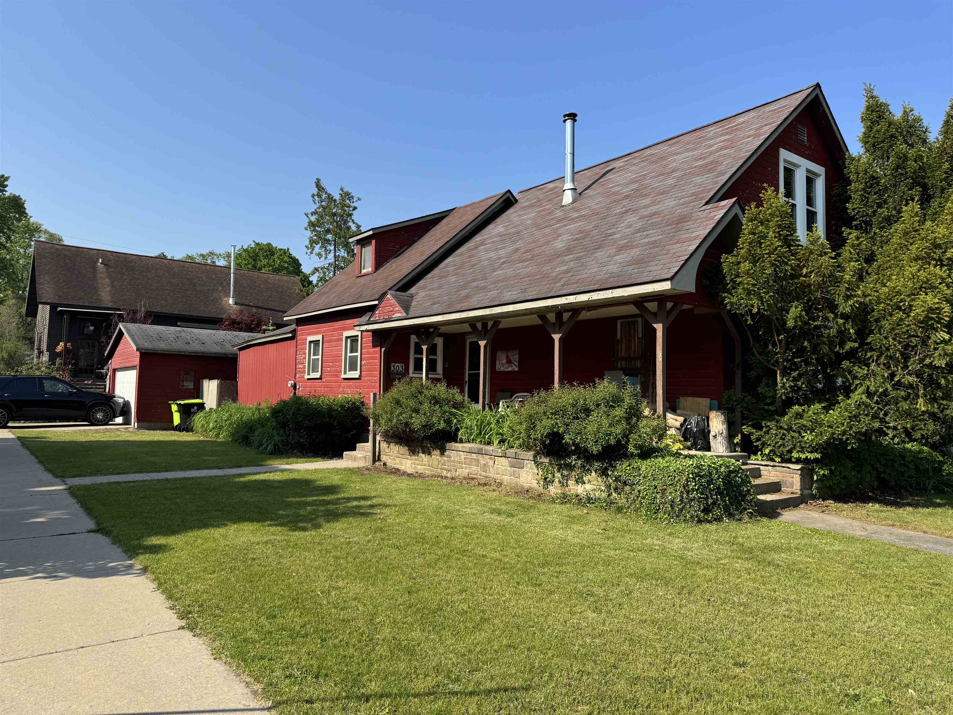 303 W Ninth Lot: 20-21