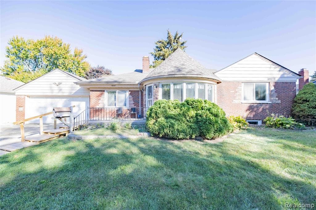 18001 Elizabeth Street