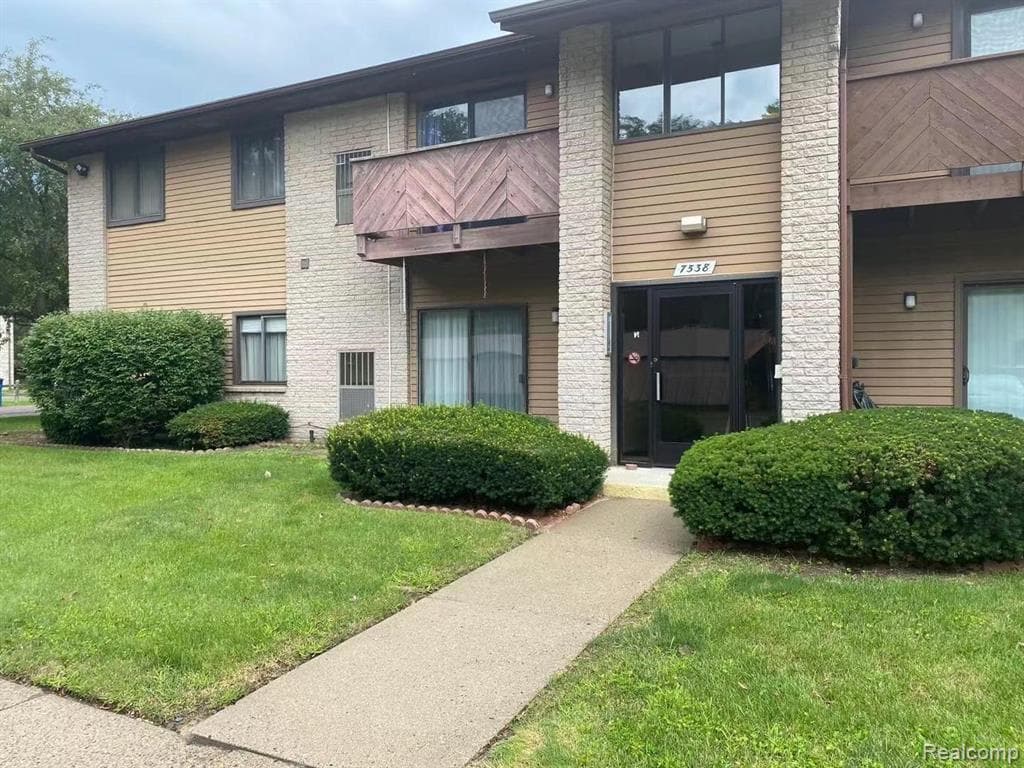 7538 Manor Circle 102