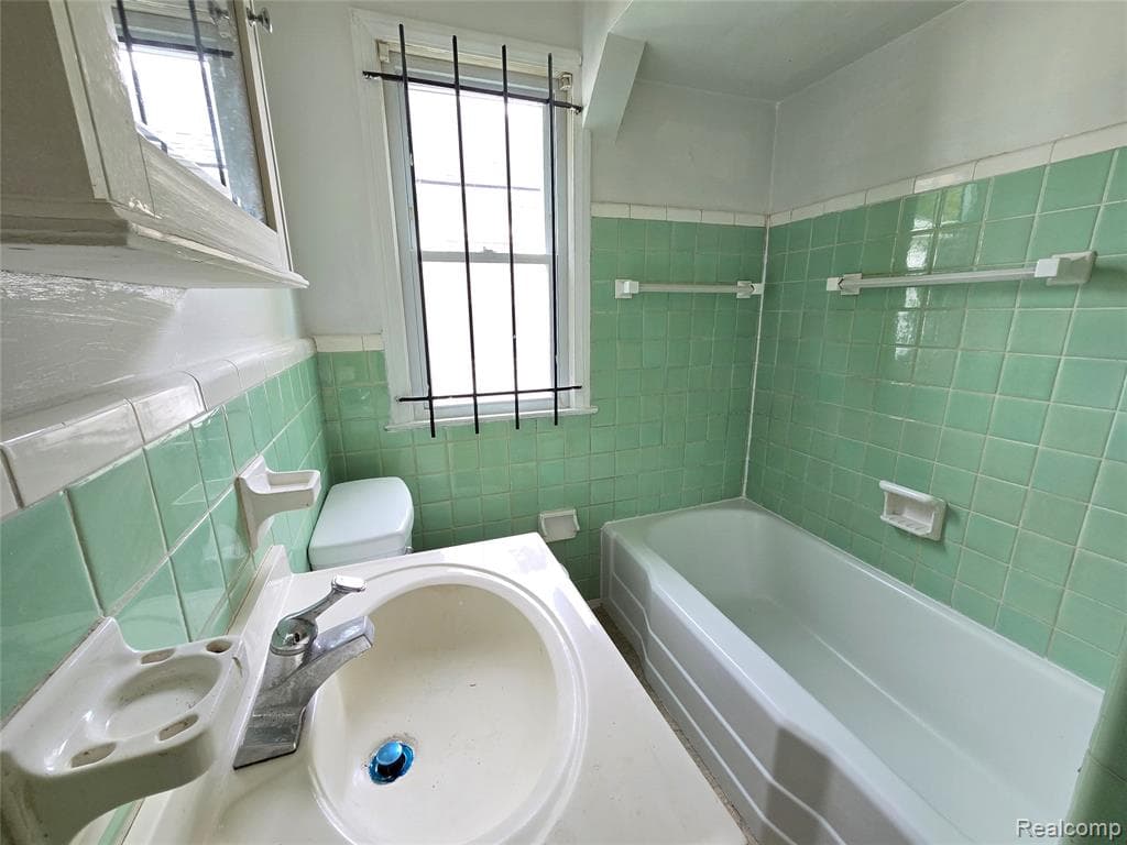 16740 STAHELIN Avenue