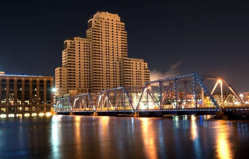 33 Campau Circle 2704