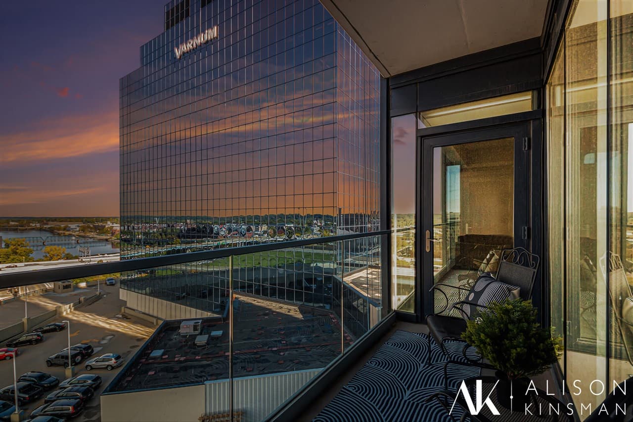 335 Bridge Street 1003