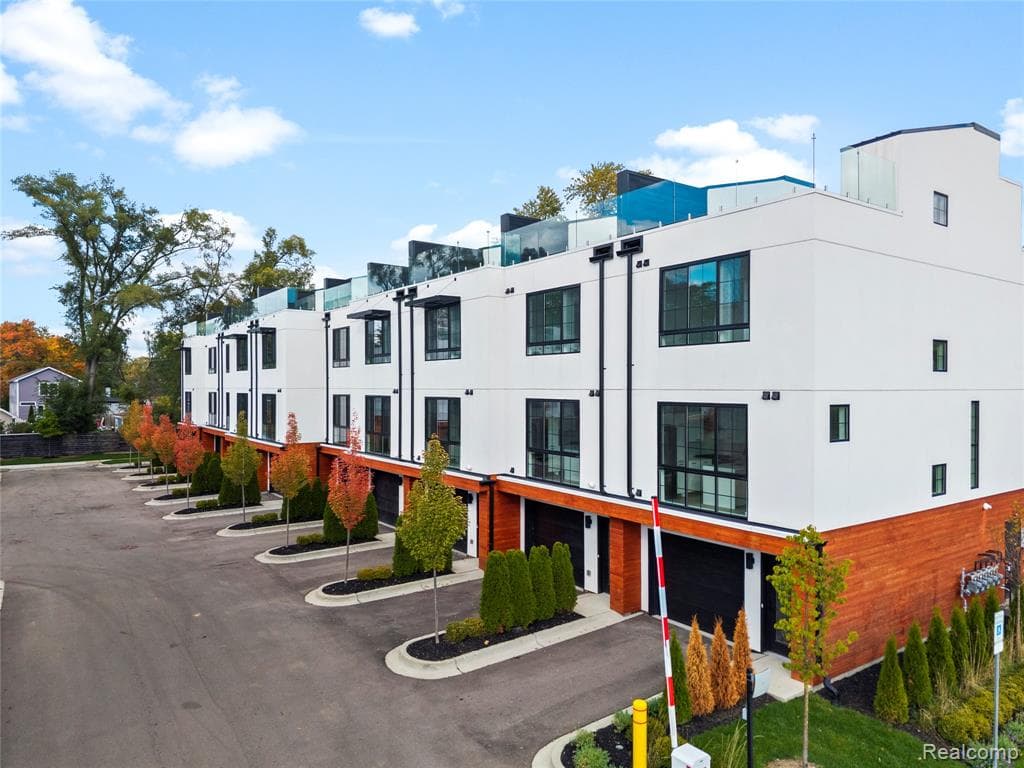 533 E Harrison Avenue 20