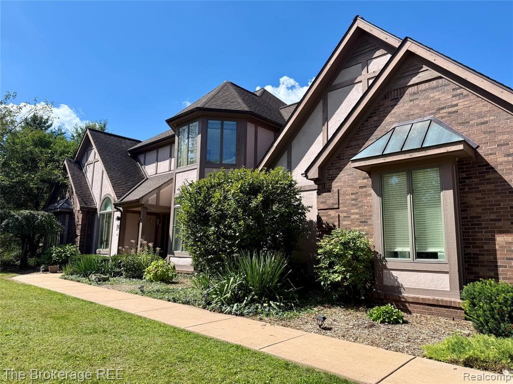 12088 Pinebrook Lane