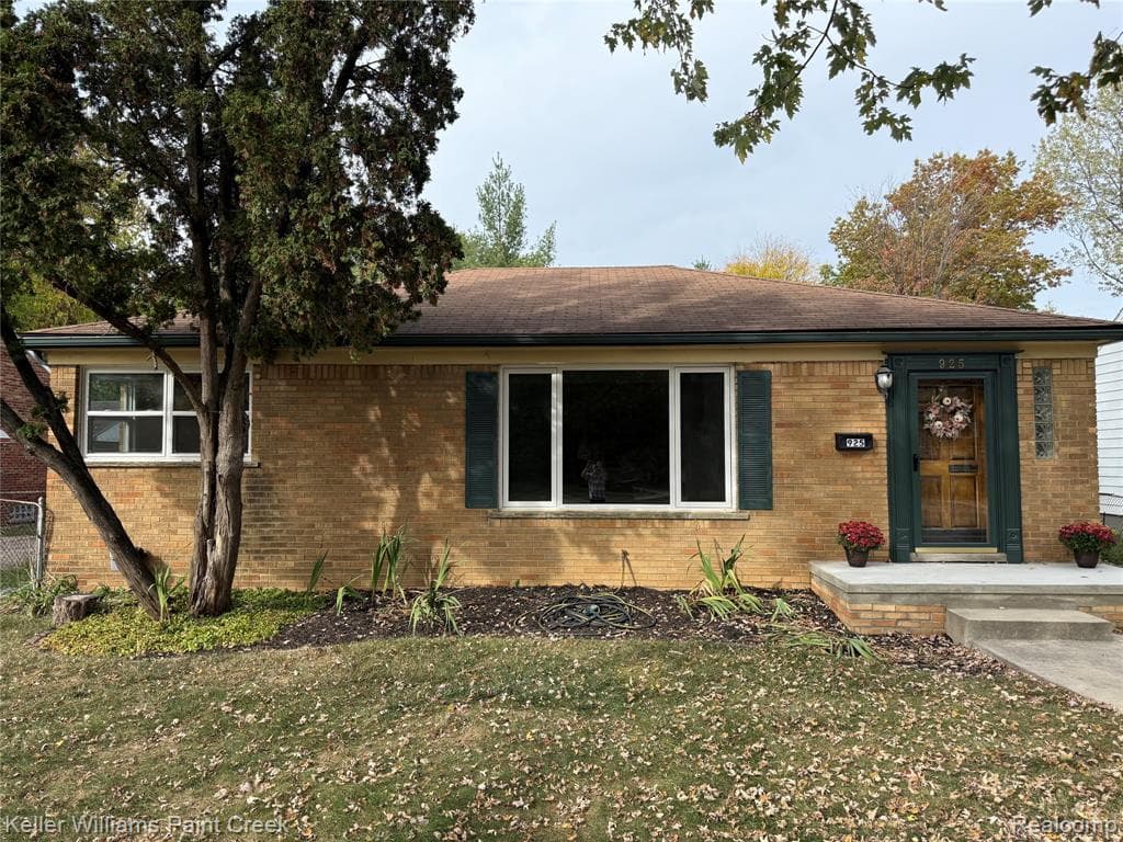 925 E Fourteen Mile Road